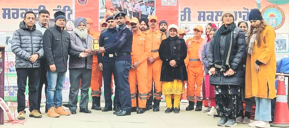 प्राकृतिक आपदाओं से बचाव के लिए कन्या स्कूल राहों में प्रशिक्षण शिविर का आयोजन